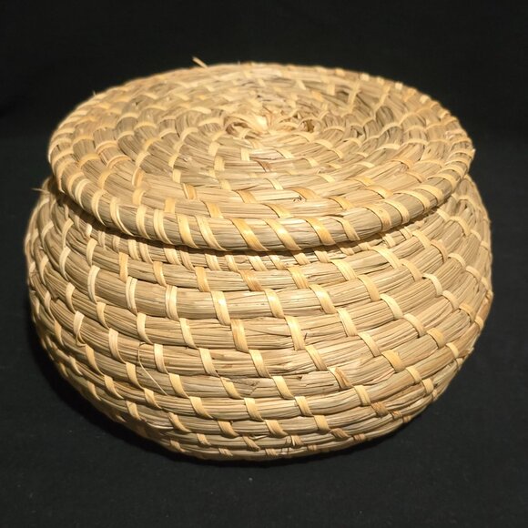 Nesting Sweetgrass Covered Bowls X3 - 7 1/2x4 1/4" // 5 3/4"x3" // 4"x2 1/8" - Picture 7 of 7